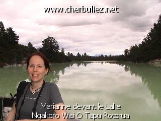 légende: Marianne devant le Lake Ngakoro Wai O Tapu Rotorua
qualityCode=raw
sizeCode=half

Données de l'image originale:
Taille originale: 163677 bytes
Temps d'exposition: 1/600 s
Diaph: f/560/100
Heure de prise de vue: 2003:03:01 12:46:53
Flash: oui
Focale: 44/10 mm
